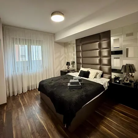 Apartment Luxury - Private Parking - Self Check In - Bujorului Craiova